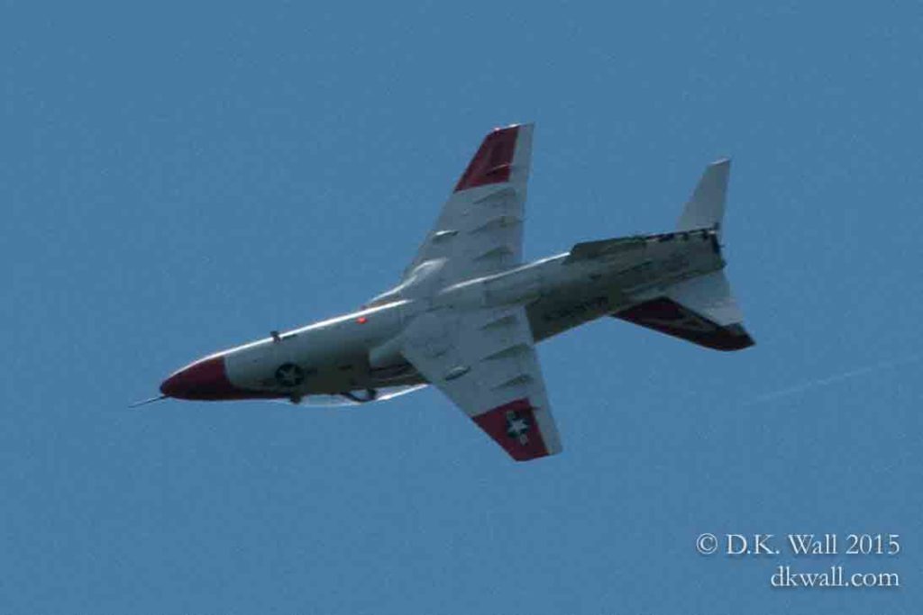 Continuing to exit the barrel roll - 1/1600 sec at f/11, ISO 500, 180mm